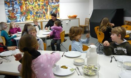 GS OV Gemeinsames Mittagessen mit der Klasse